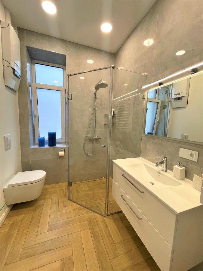 Picturesque Old Town Apartment With Charming Balcony Kaunas Eksteriør bilde